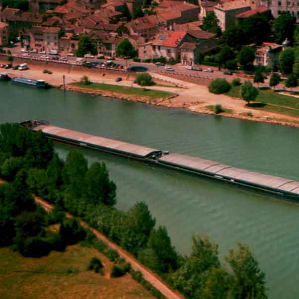 Transport fluvial en convoi poussé de 4.000 ts de blé en provenance de Pagny et à destination de Fos/Mer.